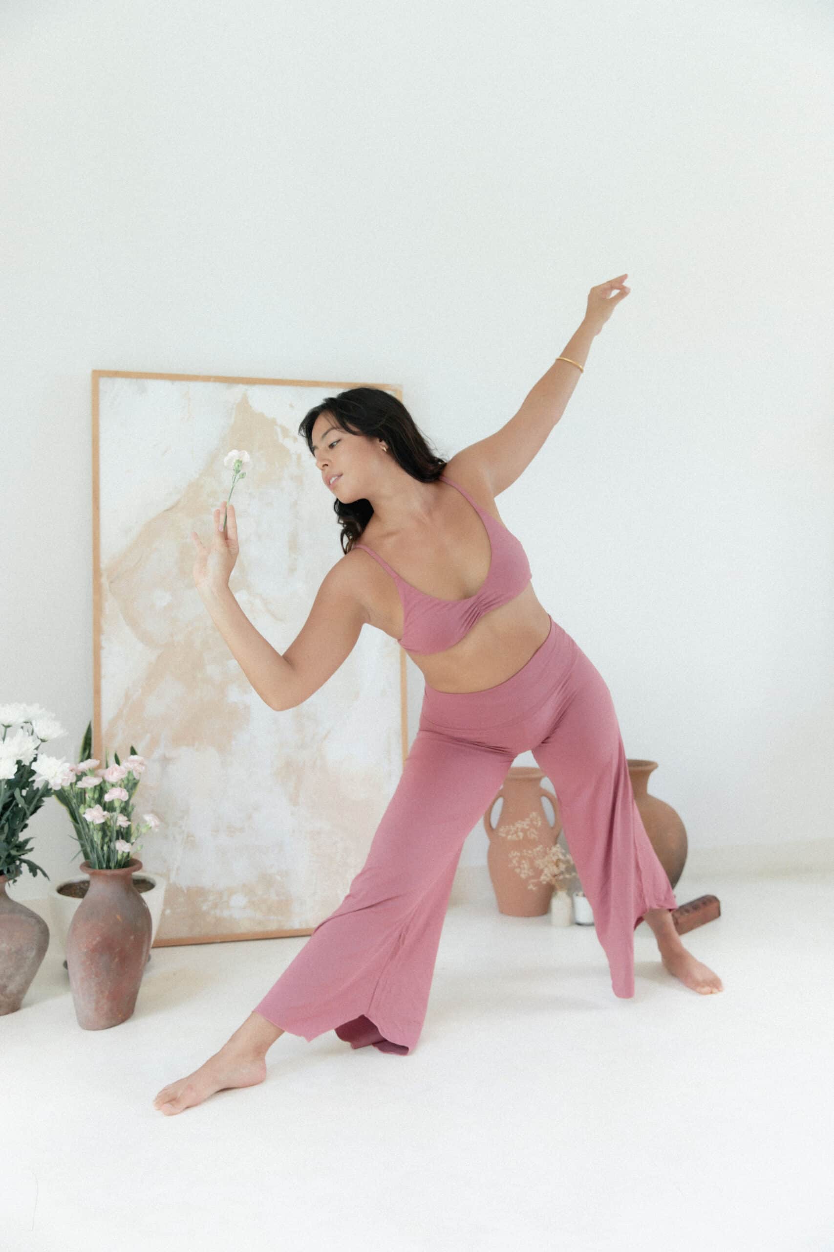 Amber Mraihi's  teaching yoga on Om Reset